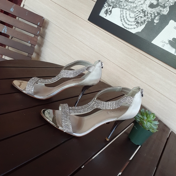 GLINT Silver Heels - Picture 3 of 6